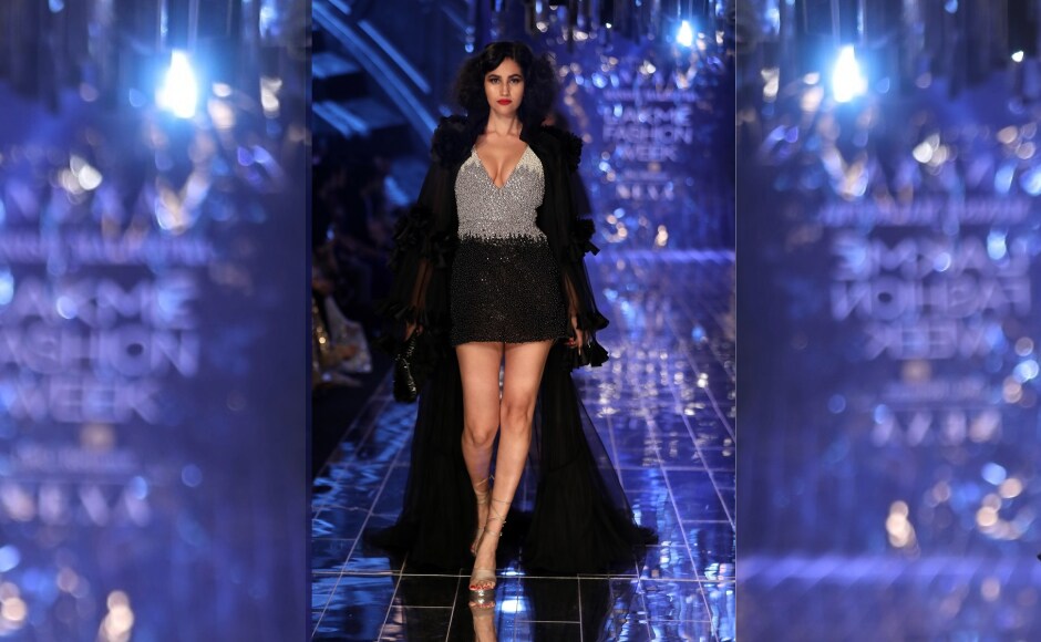 Malhotra chose chrome, oyster grey and ivory with large doses of black to match the sunset apparel choices. Malhotra chose chrome, oyster grey and ivory with large doses of black to match the sunset apparel choices.