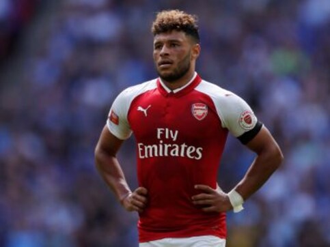 Premier League: Arsenal midfielder Alex Oxlade-Chamberlain set for Chelsea switch, claim reports Premier League: Arsenal midfielder Alex Oxlade-Chamberlain set for Chelsea switch, claim reports