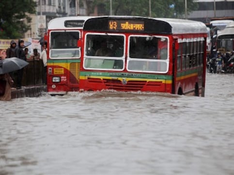 Mumbai rains: BEST operates over 100 extra buses to ferry stranded commuters Mumbai rains: BEST operates over 100 extra buses to ferry stranded commuters