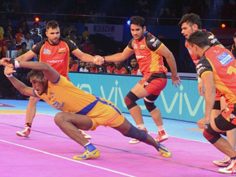 Pro Kabaddi League 2017: Tamil Thalaivas hold their nerve to see off Bengaluru Bulls, register maiden win Pro Kabaddi League 2017: Tamil Thalaivas hold their nerve to see off Bengaluru Bulls, register maiden win