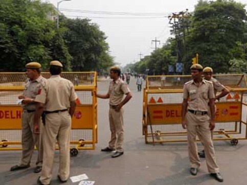 Schoolchildren stab 25-year-old to death in Delhi bus over altercation about stolen mobile phone Schoolchildren stab 25-year-old to death in Delhi bus over altercation about stolen mobile phone
