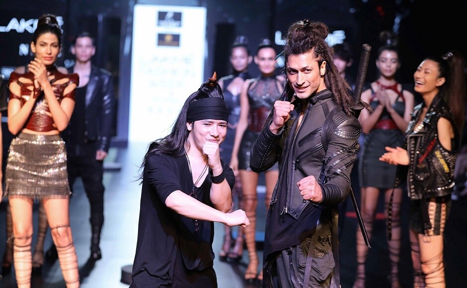 Vidyut Jammwal was the showstopper for Asa Kazingmei at the Lakmé Fashion Week 2017. Vidyut Jammwal was the showstopper for Asa Kazingmei at the Lakmé Fashion Week 2017.