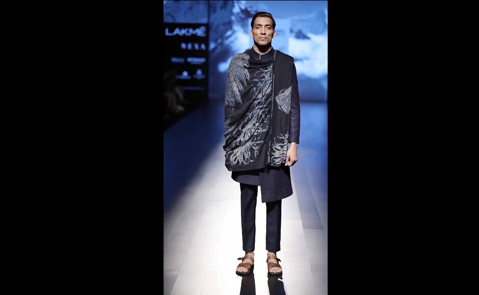 <em>Sherwanis</em>, shawls, <em>bundi/kurta</em> combos with asymmetric lapels and the black/white poncho with low-crotch pleated pants accentuated the theme of Mehta's collection. <em>Sherwanis</em>, shawls, <em>bundi/kurta</em> combos with asymmetric lapels and the black/white poncho with low-crotch pleated pants accentuated the theme of Mehta's collection.
