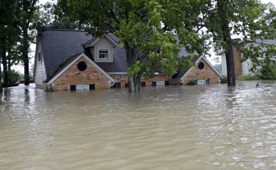 About 2,67,000 Texans were left without power as of Monday in the southeast corner of the state. Till now, 5,500 people have arrived at rescue camp while officals estimates 4,50,000 are affected. AP About 2,67,000 Texans were left without power as of Monday in the southeast corner of the state. Till now, 5,500 people have arrived at rescue camp while officals estimates 4,50,000 are affected. AP