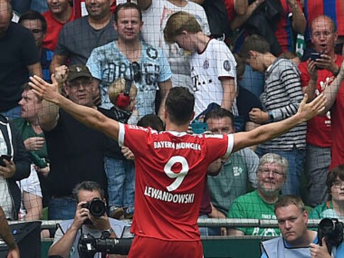Bundesliga: Borussia Dortmund go atop on goal difference; Bayern Munich, Hamburger SV follow closely Bundesliga: Borussia Dortmund go atop on goal difference; Bayern Munich, Hamburger SV follow closely