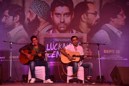 Lucknow Central: Farhan Akhtar releases new song, spends time at Yerwada Jail on Independence Day Lucknow Central: Farhan Akhtar releases new song, spends time at Yerwada Jail on Independence Day