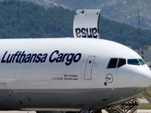 Watch: Bone-chilling footage of a cargo plane's crash landing Watch: Bone-chilling footage of a cargo plane's crash landing