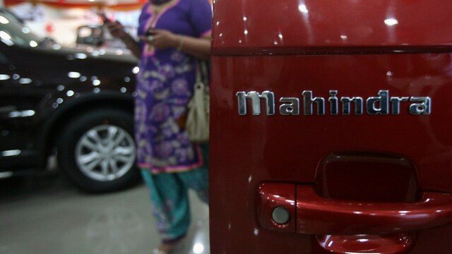 Mahindra Marazzo to feature shark teeth inspired grille, shark fin as antenna Mahindra Marazzo to feature shark teeth inspired grille, shark fin as antenna