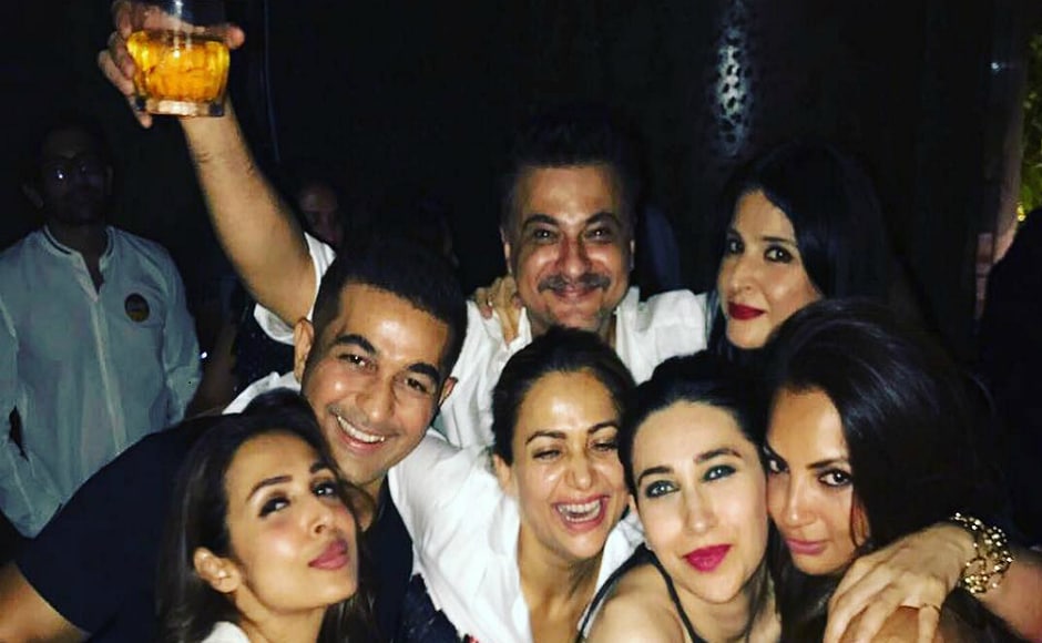 Malaika Arora, Sanjay Kapoor, Amrita Arora, Karisma Kapoor and others posing for a group picture at Arbaaz Khan's birthday bash. Malaika Arora, Sanjay Kapoor, Amrita Arora, Karisma Kapoor and others posing for a group picture at Arbaaz Khan's birthday bash.