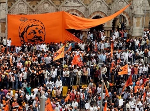 Maratha Kranti Morcha protests updates: Protesters block Pune-Solapur highway, demand reservation in govt jobs Maratha Kranti Morcha protests updates: Protesters block Pune-Solapur highway, demand reservation in govt jobs