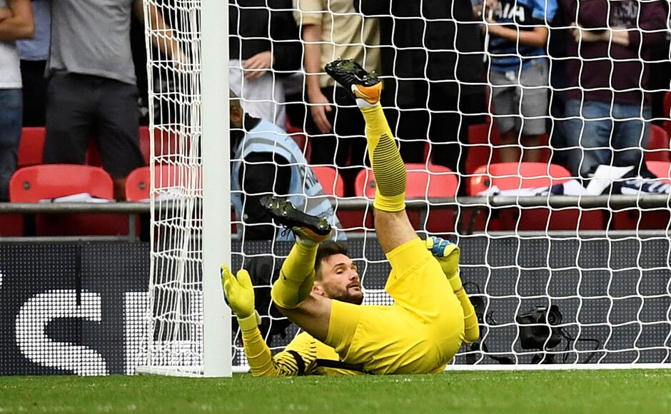 Alonso came to the Blues' rescue for the second time in the match helping the defending champions take the lead again. Hugo Lloris let a rather regulation save through him just two minutes before the injury time, giving Chelsea all 3 points. Reuters Alonso came to the Blues' rescue for the second time in the match helping the defending champions take the lead again. Hugo Lloris let a rather regulation save through him just two minutes before the injury time, giving Chelsea all 3 points. Reuters
