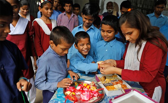 Raksha Bandhan: Indians celebrate festival with fervour Raksha Bandhan: Indians celebrate festival with fervour