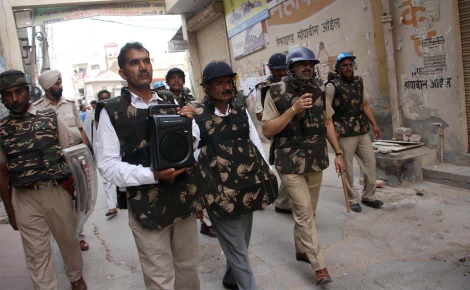 IGP Amitabh Dhillon makes an announcement at Shah Satnam Chowk advising people to remain inside houses and cooperate with the police and administration in Sirsa. Manoj Dhaka/ Firstpost IGP Amitabh Dhillon makes an announcement at Shah Satnam Chowk advising people to remain inside houses and cooperate with the police and administration in Sirsa. Manoj Dhaka/ Firstpost