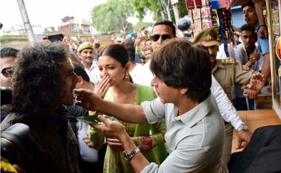 Sharing his experience of the visit, Shah Rukh tweeted: "Harry, Sejal and Imtiaz had a great time in Varanasi... Thank you all for coming and big thanks to Manoj Tiwari. Jab Harry Met Sejal in Varanasi." Sharing his experience of the visit, Shah Rukh tweeted: "Harry, Sejal and Imtiaz had a great time in Varanasi... Thank you all for coming and big thanks to Manoj Tiwari. Jab Harry Met Sejal in Varanasi."