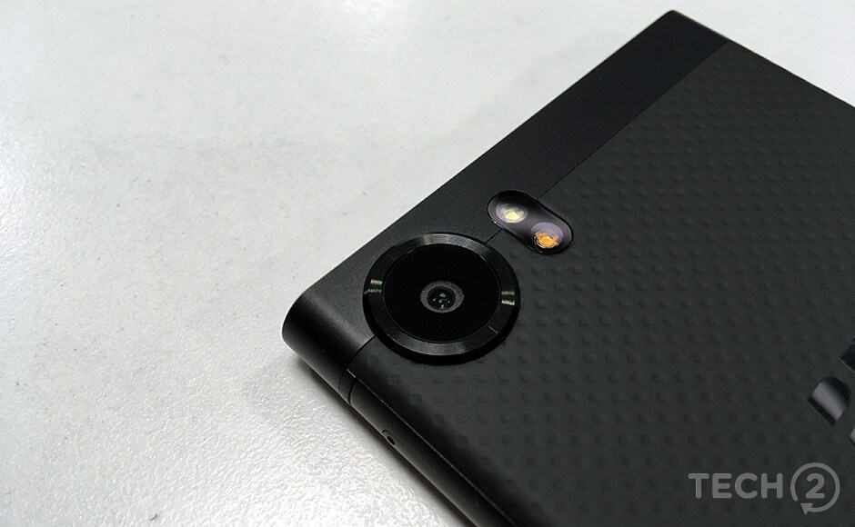 That big camera ring on the back houses a 12 MP (1.55 um) sensor That big camera ring on the back houses a 12 MP (1.55 um) sensor