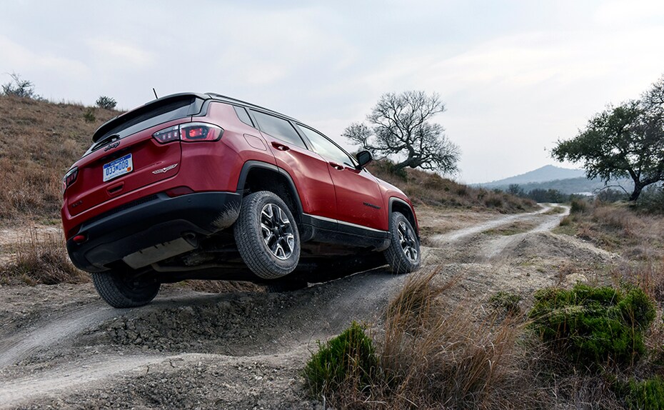 Jeep's Active Drive 4x4 System has a rear axle disconnect that seamlessly switches between two and four-wheel drive to help increase efficiency Jeep's Active Drive 4x4 System has a rear axle disconnect that seamlessly switches between two and four-wheel drive to help increase efficiency