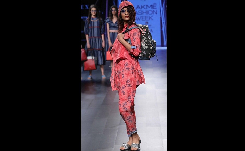 The bags showcased on the runway were very fashion forward and of international appeal. The bags showcased on the runway were very fashion forward and of international appeal.
