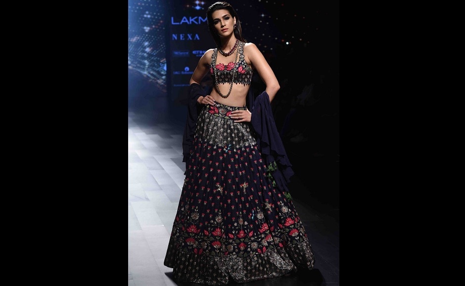 Kriti Sanon stuns as showstopper for Arpita Mehta’s Winter/Festive collection named “Midnight Muse” at Lakmé Fashion Week 2017. Kriti Sanon stuns as showstopper for Arpita Mehta’s Winter/Festive collection named “Midnight Muse” at Lakmé Fashion Week 2017.
