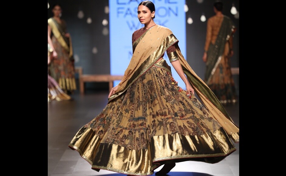 Gaurang has used natural dyes and colours to bring forth a collection that is inspired from the craftsmanship of Kalamari artists. Gaurang has used natural dyes and colours to bring forth a collection that is inspired from the craftsmanship of Kalamari artists.