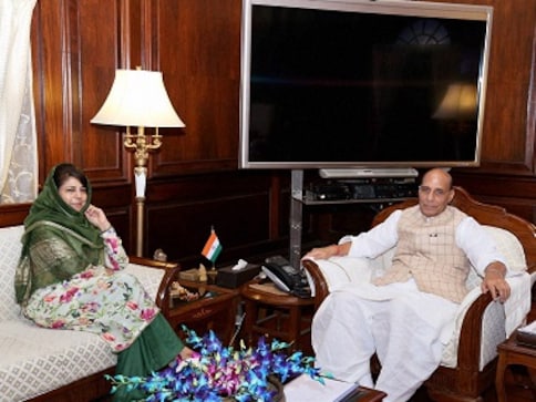 Mehbooba Mufti meets Rajnath Singh, briefs home minister on security situation in Jammu and Kashmir Mehbooba Mufti meets Rajnath Singh, briefs home minister on security situation in Jammu and Kashmir