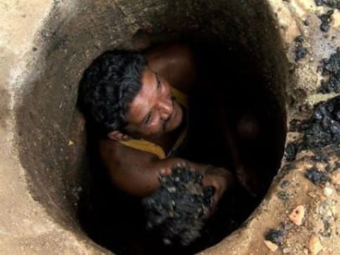 In Pakistan, casteism runs deep into its gutters as only Christians can apply for sewer cleaner jobs; neglected community mired in poverty, illiteracy In Pakistan, casteism runs deep into its gutters as only Christians can apply for sewer cleaner jobs; neglected community mired in poverty, illiteracy