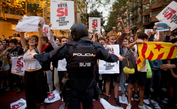 Barcelona erupts in protest ahead of referendum for independence of Catalonia Barcelona erupts in protest ahead of referendum for independence of Catalonia