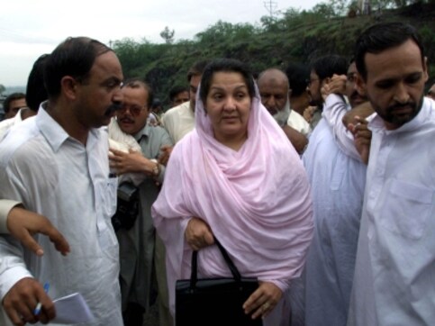 Nawaz Sharif's wife Kulsoom discharged from London hospital, cancer treatment to continue Nawaz Sharif's wife Kulsoom discharged from London hospital, cancer treatment to continue