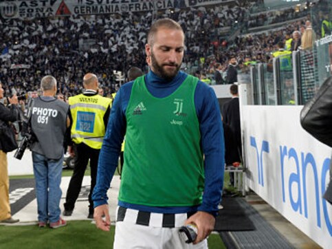 Champions League: Gonzalo Higuain not assured start, but Juventus coach insists he has 'no problem' with him Champions League: Gonzalo Higuain not assured start, but Juventus coach insists he has 'no problem' with him