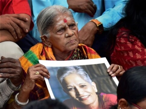 Journalist Gauri Lankesh laid to rest with full state honours; SIT formed as condemnation pours in Journalist Gauri Lankesh laid to rest with full state honours; SIT formed as condemnation pours in