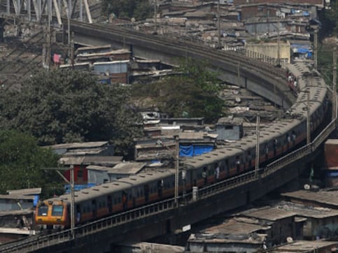 WATCH: Man held for thrashing, molesting woman on moving Thane-CST local train in Mumbai WATCH: Man held for thrashing, molesting woman on moving Thane-CST local train in Mumbai