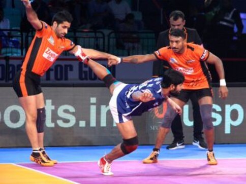 Pro Kabaddi League 2017: U Mumba edge past Dabang Delhi to keep play-offs hopes alive
