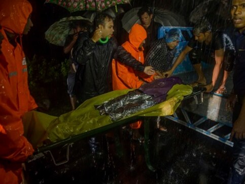 15 dead after boat carrying Rohingyas capsizes off Bangladesh; Antonio Guterres calls for halting military operations 15 dead after boat carrying Rohingyas capsizes off Bangladesh; Antonio Guterres calls for halting military operations