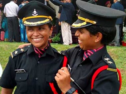 Slain Colonel Santosh Mahadik's wife Swati joins Indian Army as Lieutenant Slain Colonel Santosh Mahadik's wife Swati joins Indian Army as Lieutenant