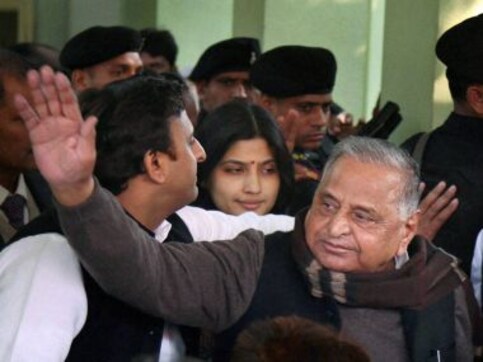 Mulayam Singh Yadav, son Akhilesh make public appearance at Ram Manohar Lohia's death anniversary Mulayam Singh Yadav, son Akhilesh make public appearance at Ram Manohar Lohia's death anniversary