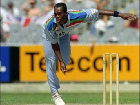 Former England all-rounder Chris Lewis drops match-fixing hint, reveals he was approached by Indian bookies Former England all-rounder Chris Lewis drops match-fixing hint, reveals he was approached by Indian bookies