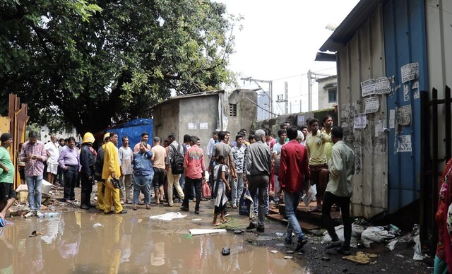 Soon after the stampede, union railway minster Piyush Goyal left for Mumbai. Firstpost/Jay Mehta Soon after the stampede, union railway minster Piyush Goyal left for Mumbai. Firstpost/Jay Mehta