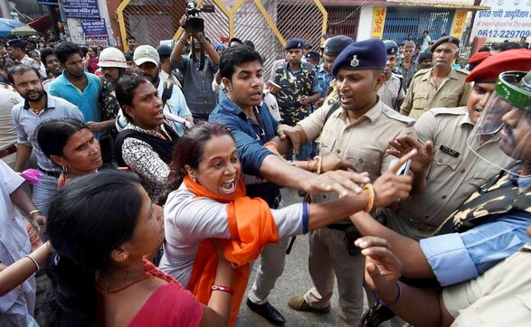 Nurses of Indira Gandhi Institute of Medical Sciences protest for release of their salaries in Patna Nurses of Indira Gandhi Institute of Medical Sciences protest for release of their salaries in Patna