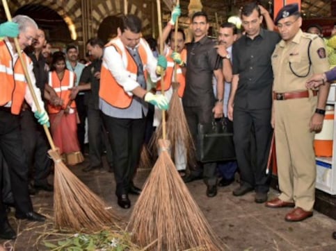 Devendra Fadnavis sweeps lane in Crawford Market, launches 15-day 'Swachhta hi Seva' campaign Devendra Fadnavis sweeps lane in Crawford Market, launches 15-day 'Swachhta hi Seva' campaign