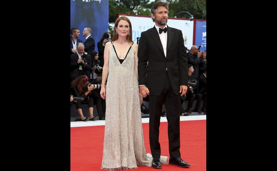 Julianne Moore and her husband Bart Freundlich strike a pose at the red-carpet, looking stunning. Image from AP. Julianne Moore and her husband Bart Freundlich strike a pose at the red-carpet, looking stunning. Image from AP.