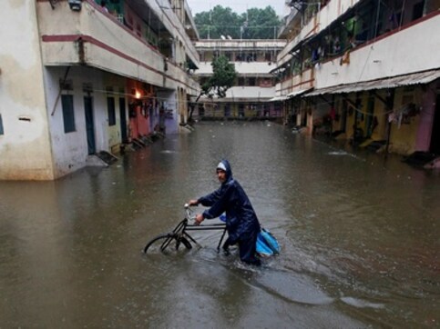Mumbai rains aftermath: Even as BMC tried to douse cyclone rumours, city stayed afloat; civic services saved the day Mumbai rains aftermath: Even as BMC tried to douse cyclone rumours, city stayed afloat; civic services saved the day