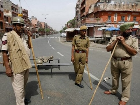 Jaipur violence: One dead, curfew imposed in parts of city after mob sets vehicles ablaze Jaipur violence: One dead, curfew imposed in parts of city after mob sets vehicles ablaze