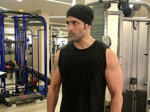 Rohit Roy to play news anchor in Vikram Bhatt's web series Memories Rohit Roy to play news anchor in Vikram Bhatt's web series Memories