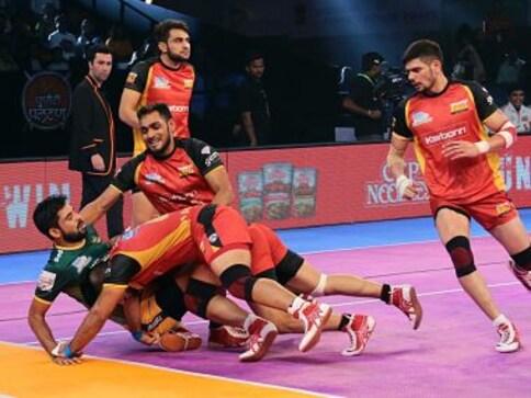 Pro Kabaddi League 2017: UP Yoddha go down to Bengaluru Bulls, but advance to playoffs; Puneri Paltan win