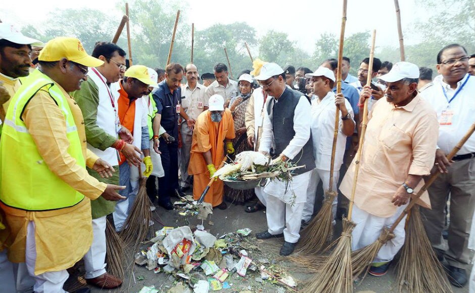 At least 500 BJP workers and social activists also took part in the mega cleanliness drive launched by chief minister around the west gate of Taj Mahal. Twitter/@CMOfficeUP Yogi Adityanath visits Agra, participates in mega cleanliness drive at Taj Mahal