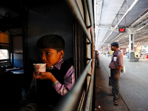 Indian Railways undertake drive to evict illegal hawkers from FOBs, stations to prevent Elphinstone like stampede Indian Railways undertake drive to evict illegal hawkers from FOBs, stations to prevent Elphinstone like stampede