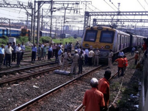 Mumbai suburban train derails near CSMT, days after tragic Elphinstone Road stampede Mumbai suburban train derails near CSMT, days after tragic Elphinstone Road stampede