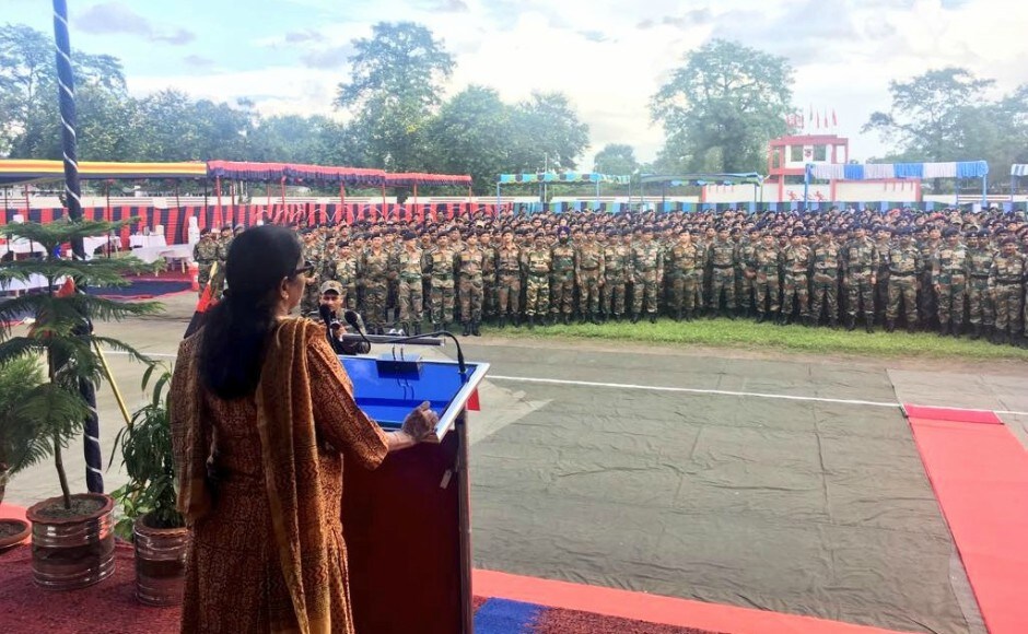 Sitharaman, during her visit to Tezpur, reviewed the formation of Indian Army and IAF. Twitter @DefenceMinIndia Defence Minister Nirmala Sitharaman visits Indian Army, IAF bases in Tezpur after trip to Nathu La border