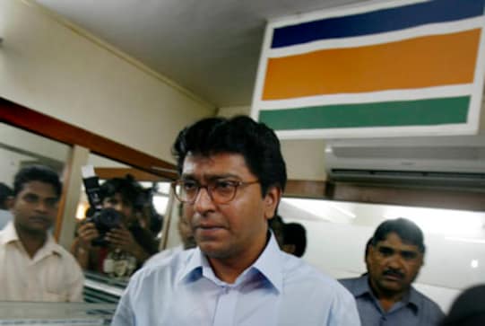 MNS workers pull down Gujarati signboards at Thane shops after Raj Thackeray's calls for 'Modi-mukt Bharat'