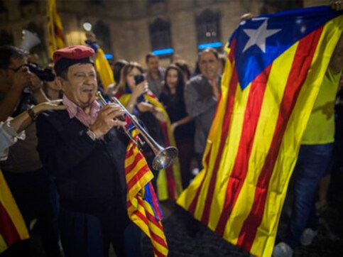 Catalan parties to meet on Monday to discuss next step after Spain moves to dismiss region's government Catalan parties to meet on Monday to discuss next step after Spain moves to dismiss region's government