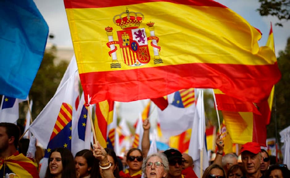 Spain marks its national day on Thursday with show of unity by opponents of Catalan independence referendum . AP Spain celebrates national day amid Catalan independence referendum crisis